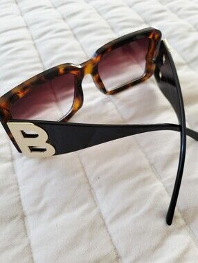 Burberry Frith Oversized Tortoiseshell & Black Square Sunglasses With B Accent